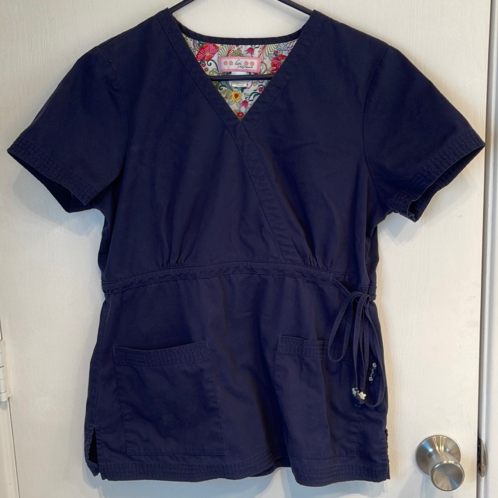 Women’s Koi scrub top, size Medium